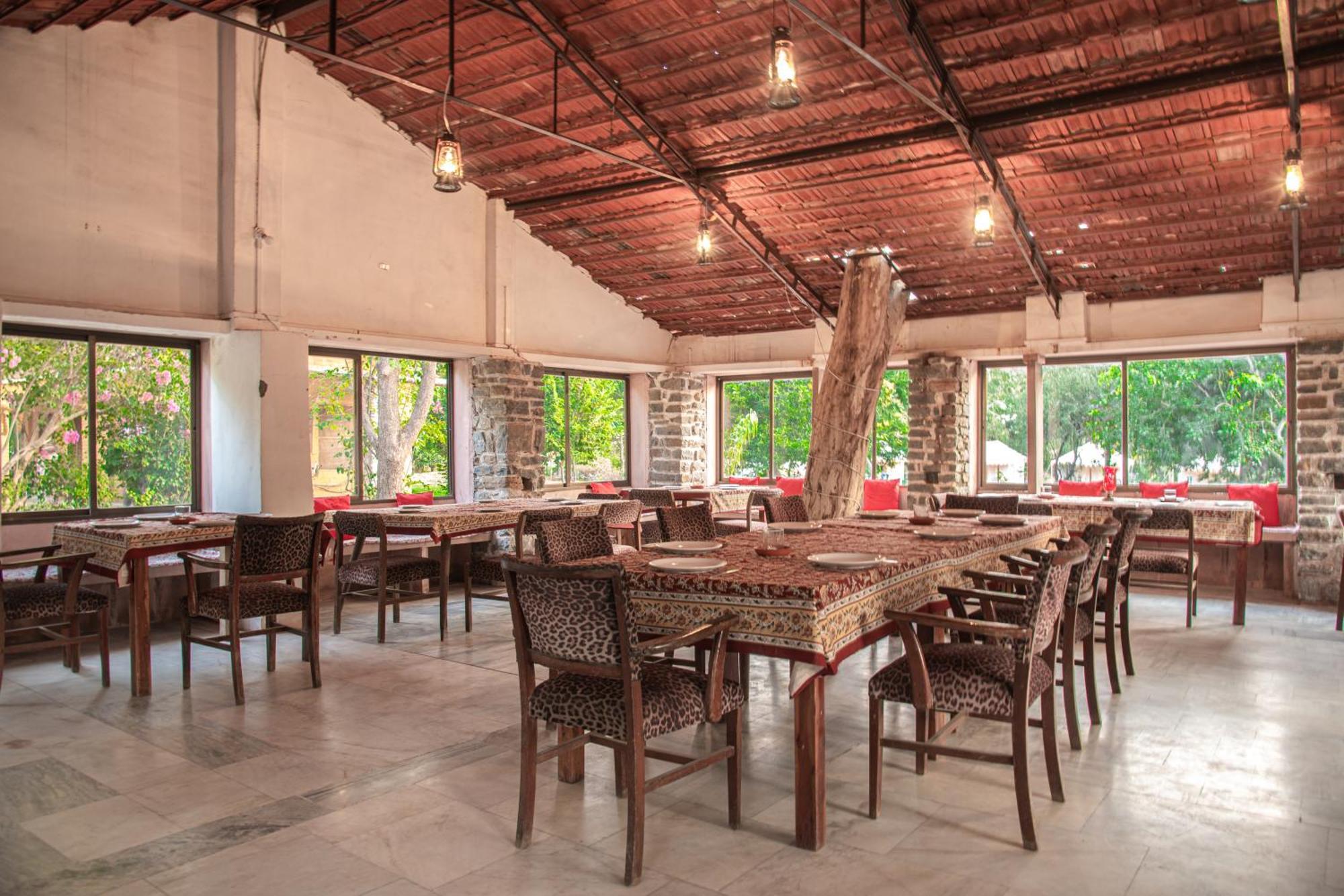 Shivika Lake Hotel Ranakpur Sādri エクステリア 写真