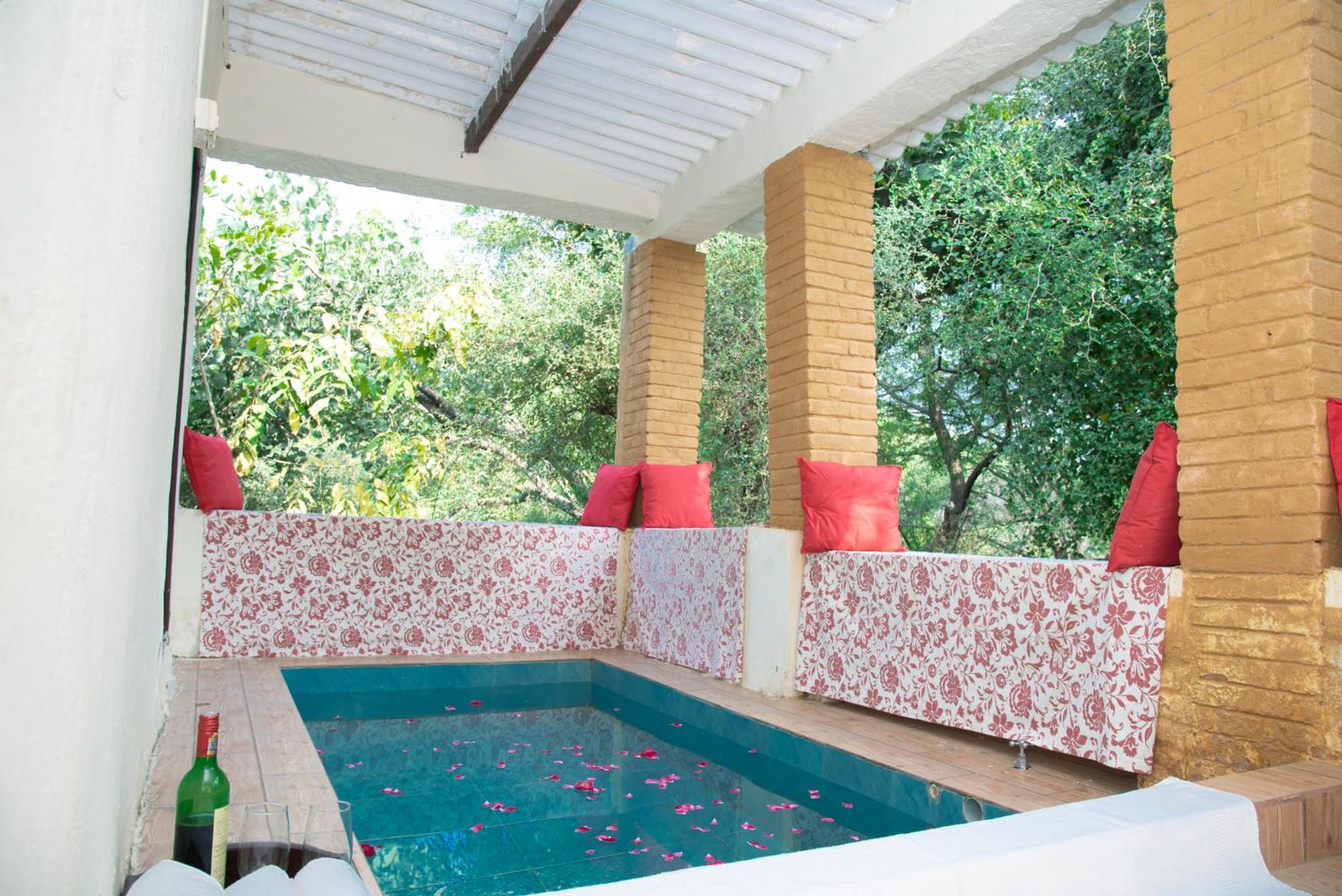 Shivika Lake Hotel Ranakpur Sādri エクステリア 写真