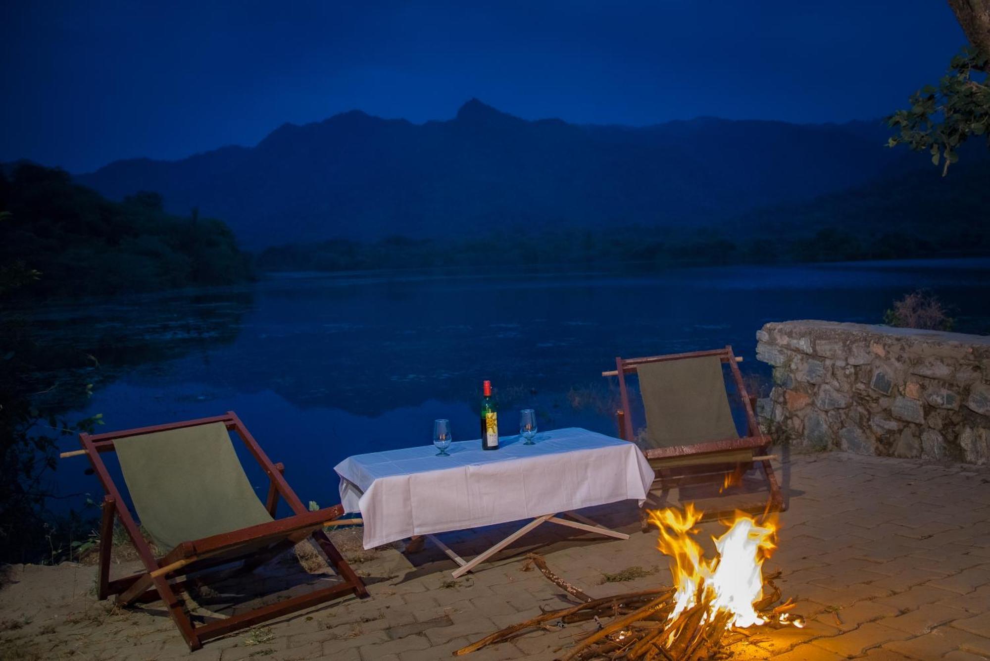 Shivika Lake Hotel Ranakpur Sādri エクステリア 写真