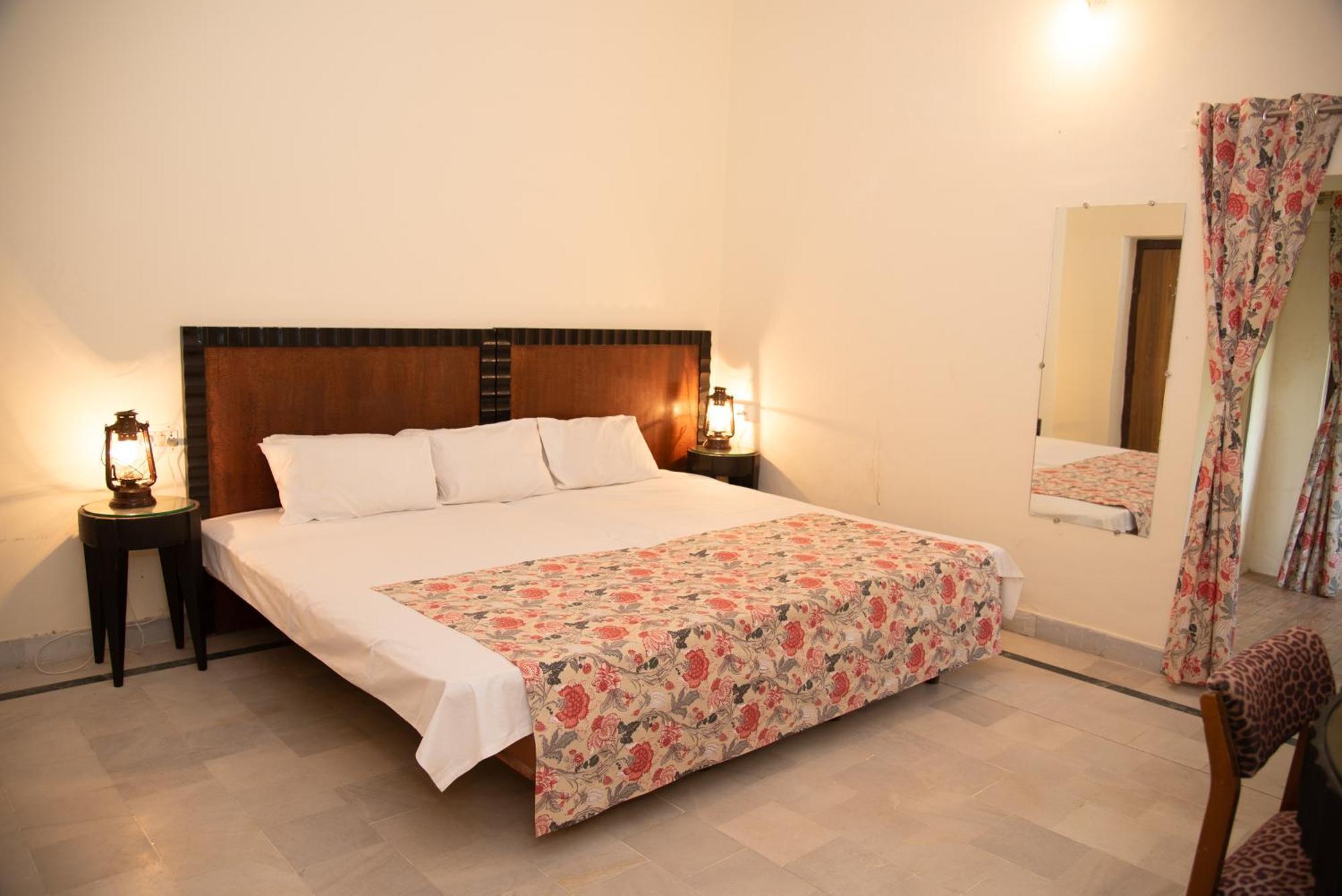 Shivika Lake Hotel Ranakpur Sādri エクステリア 写真