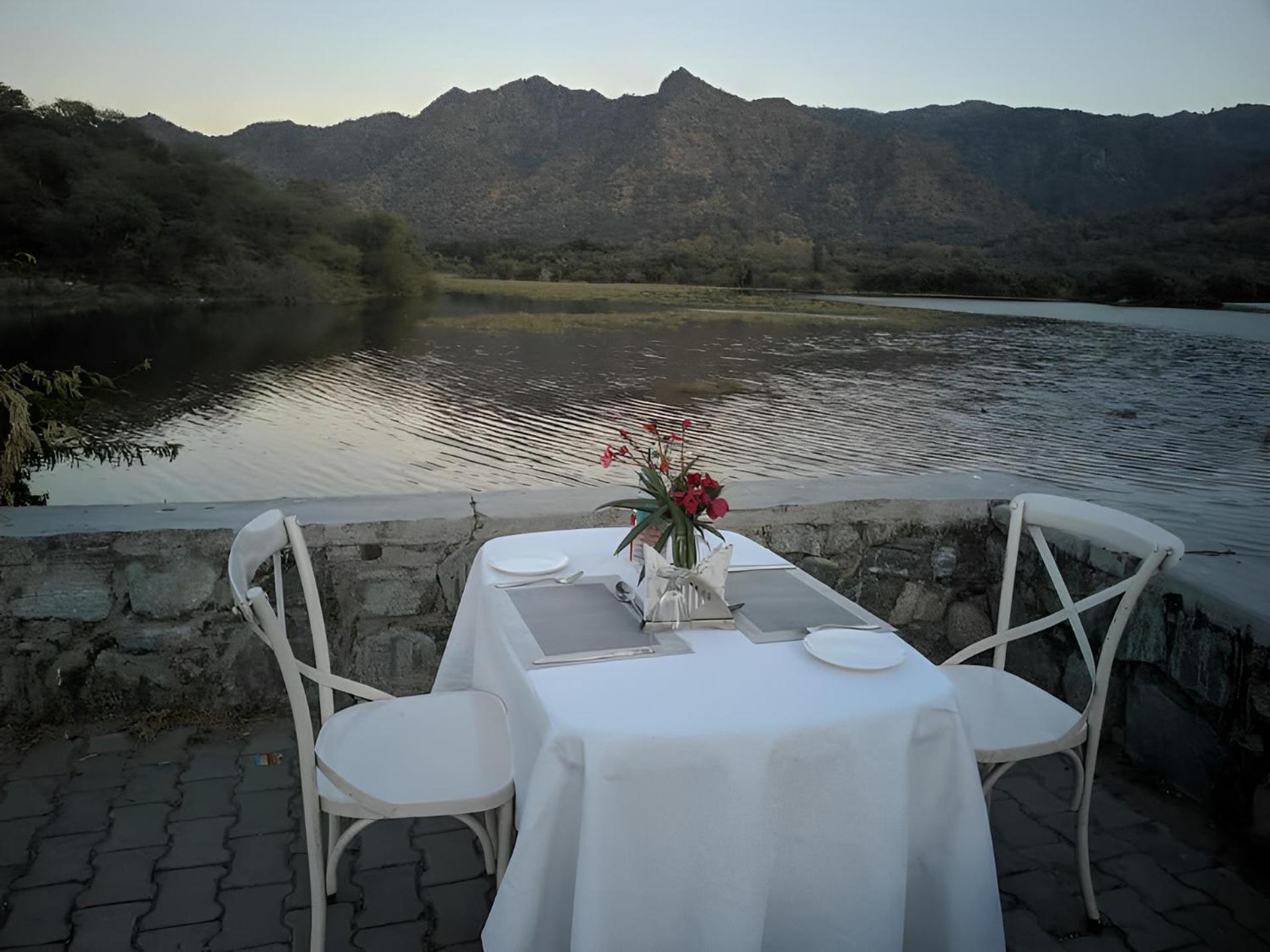 Shivika Lake Hotel Ranakpur Sādri エクステリア 写真